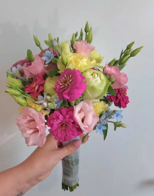 Ein Traum in Pastelltönen 🌸
#blumengalerie #lüneburg #blumen #sommer #hochzeitssaison #hochzeit #2025 #lüneburgheide