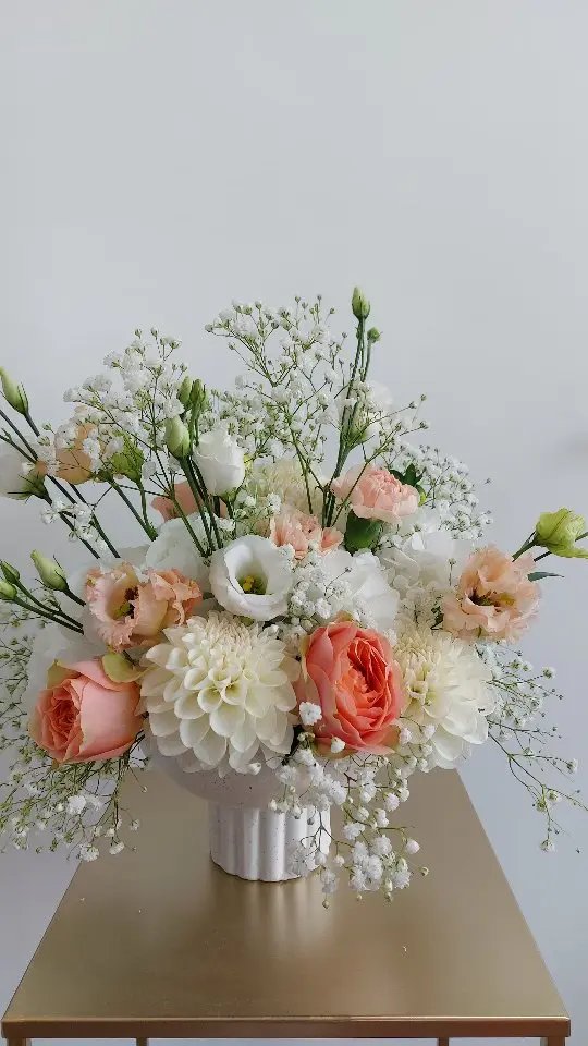 Wir haben mal Abgefilmt wie wir ein Tischgesteck für eine Hochzeit anfertigen 🌸🌺💐
#lüneburg #blumen #blumengalerie #lüneburgheide #sommer #hochzeit #brautstrauß #hochzeitssaison #rosen #apricot #weis #tischdekoration