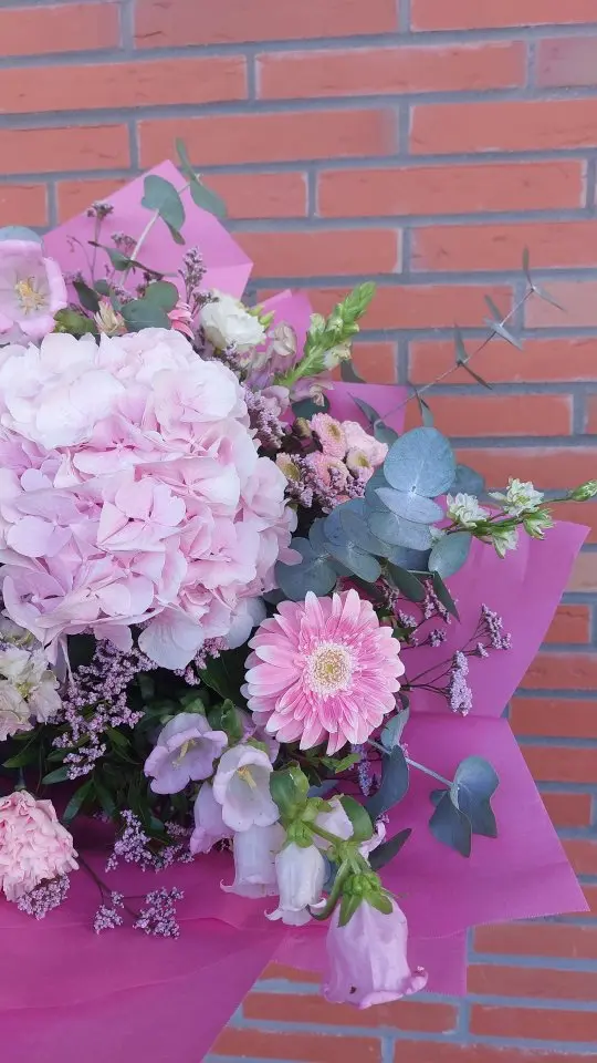 Ein Traum in Rosa🌸💐🎀🌷
#blumen #lüneburg #blumengalerie #lüneburgheide #hochzeit #sommer #rosen #rosa #hortensie #Pink