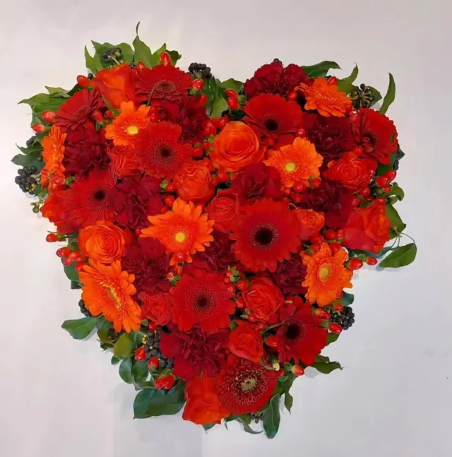 Auch in Traurigenzeiten stehen wir euch mit unseren Blumen bei! 💐
#trauer #Blumen #Lüneburg #blumengalerie #Trauerherz