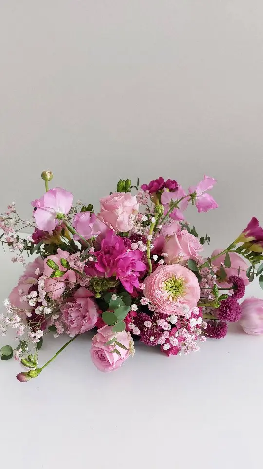 Gestecke sind Altmodische und Langweilig? 
Dann schaut euch diese Modernen Gestecke an! 
Ein Hingucker für jeden Anlass! 🌸

#blumengalerieantjecardano #Lüneburg #hochzeit #gesteck #Pink