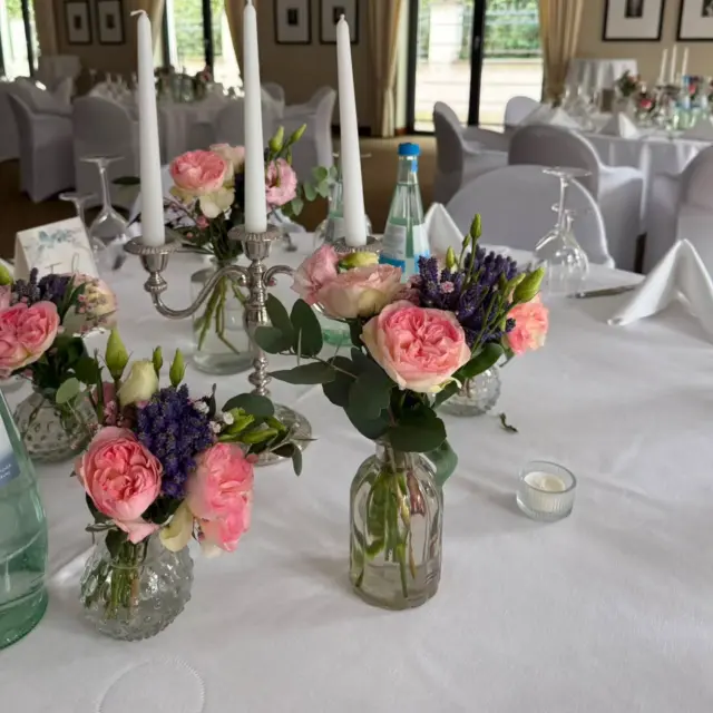 Elegante Hochzeitsdekoration im Karl-Lagerfeld-Saal und in der Michaeliskirche in Lüneburg. 🤍🌸
Danke, dass wir Teil dieses besonderen Tages sein durften. ✨

#Lüneburg #Blumengalerieantjecardano #Hochzeit #Rosa #Blumen